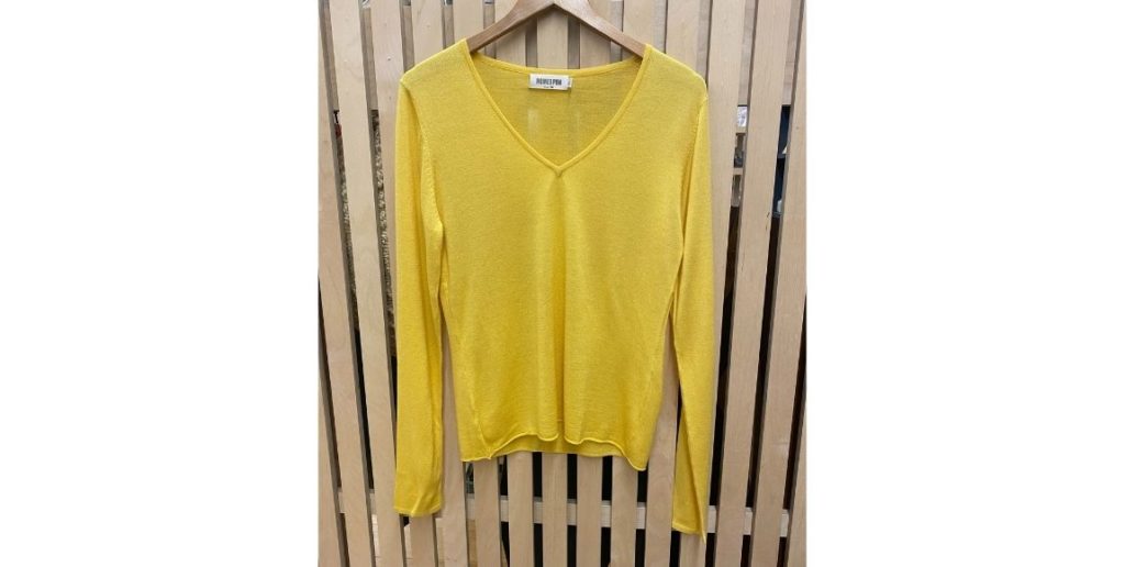 lot 1 yellow jumper festive silent auction in aid of the blossom appeal